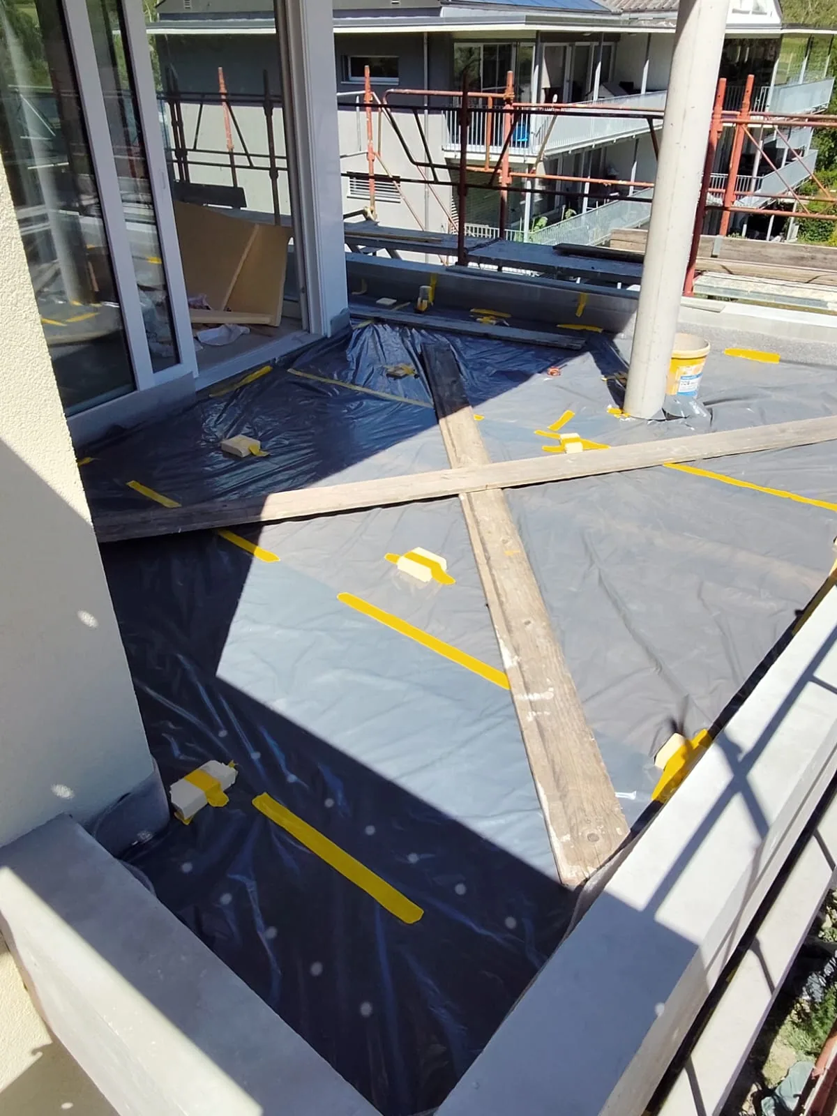 Terrace protected by a membrane during building work